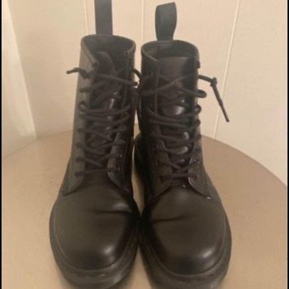 Doc Martens size 8. - Picture 3 of 4